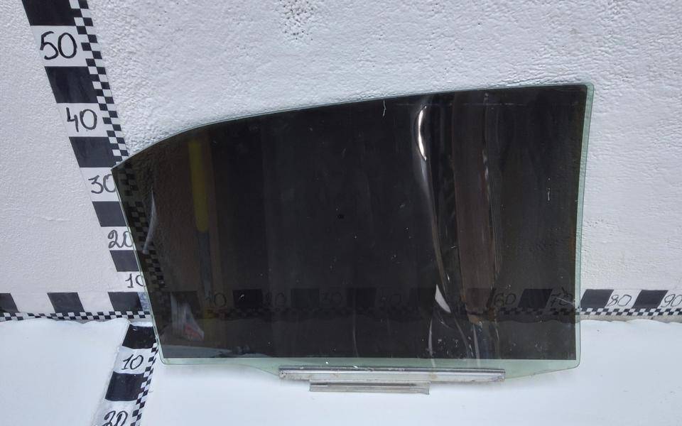 Стекло двери задней левой