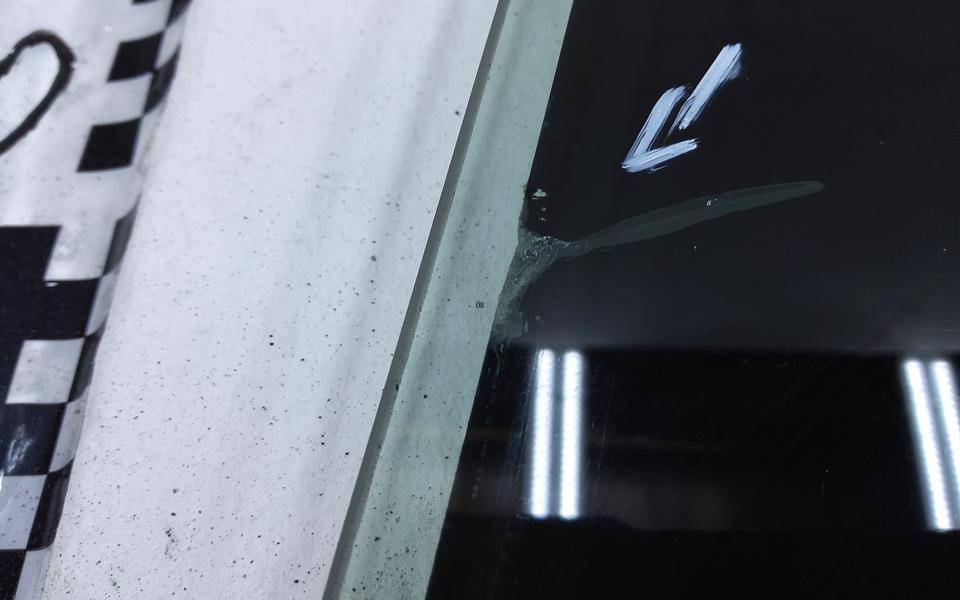 Стекло двери задней левой