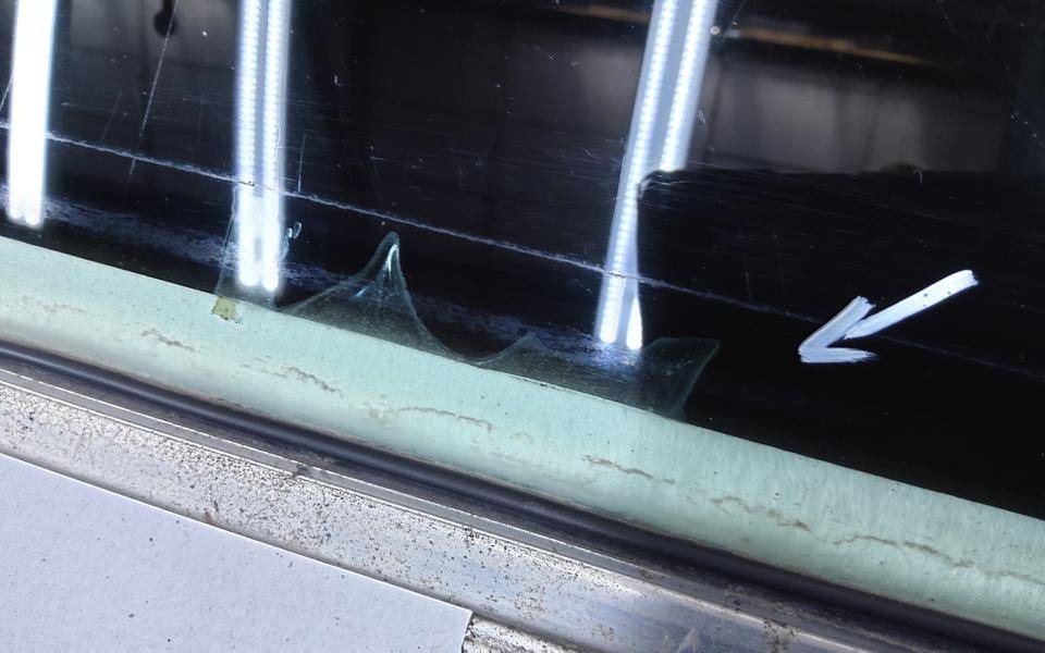 Стекло двери задней левой