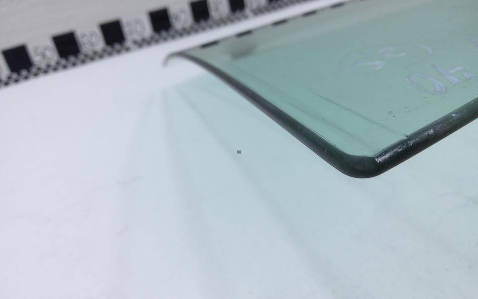 Стекло двери передней левой