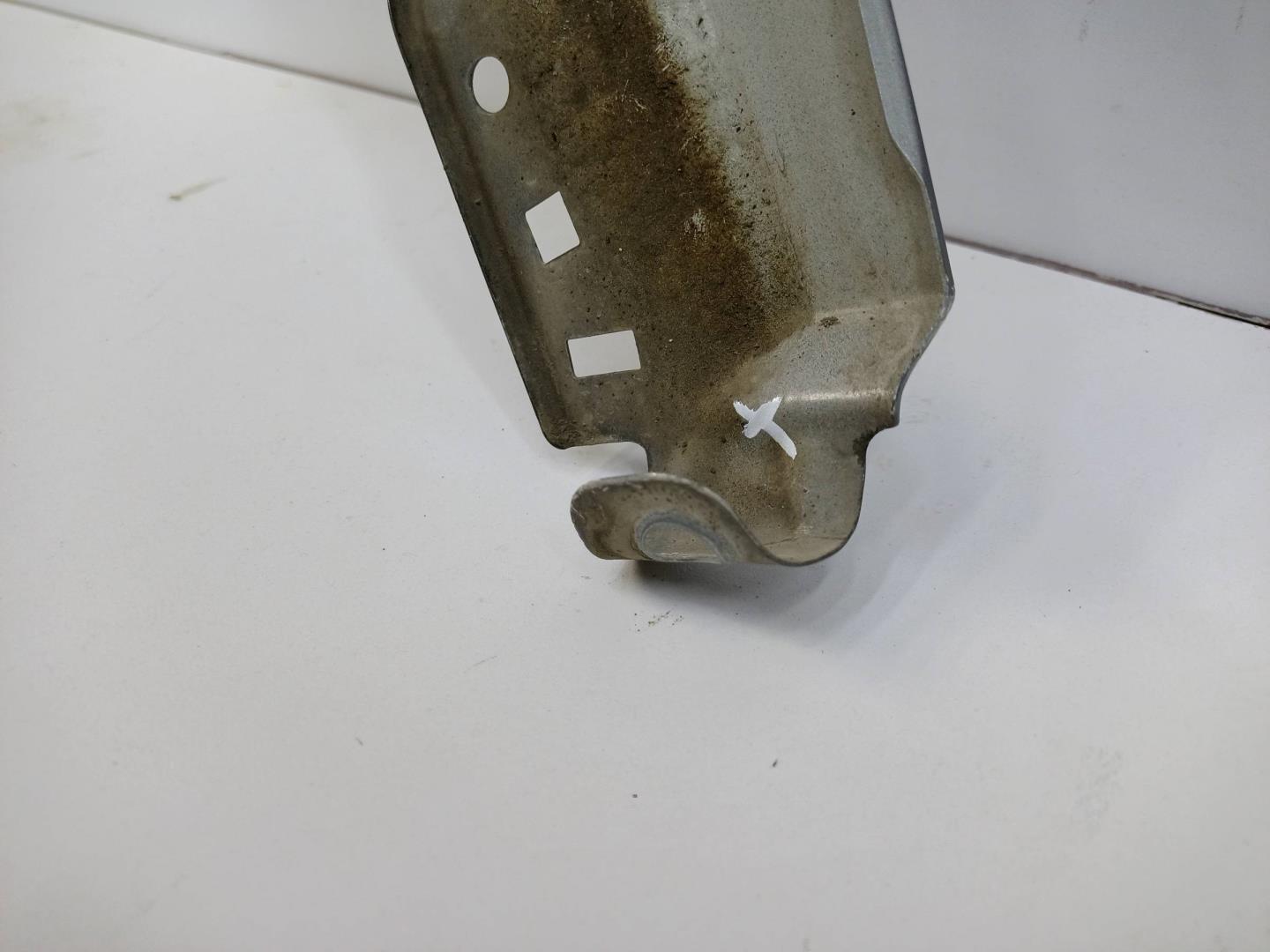 Крыло переднее правое