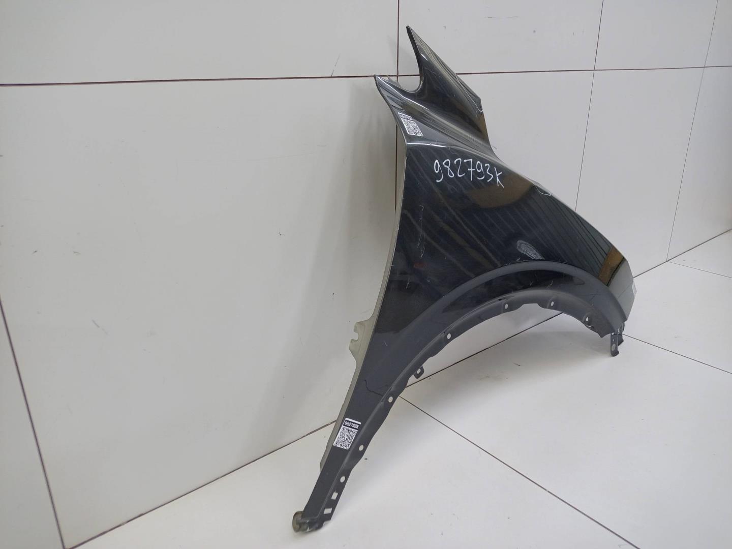 Крыло переднее правое