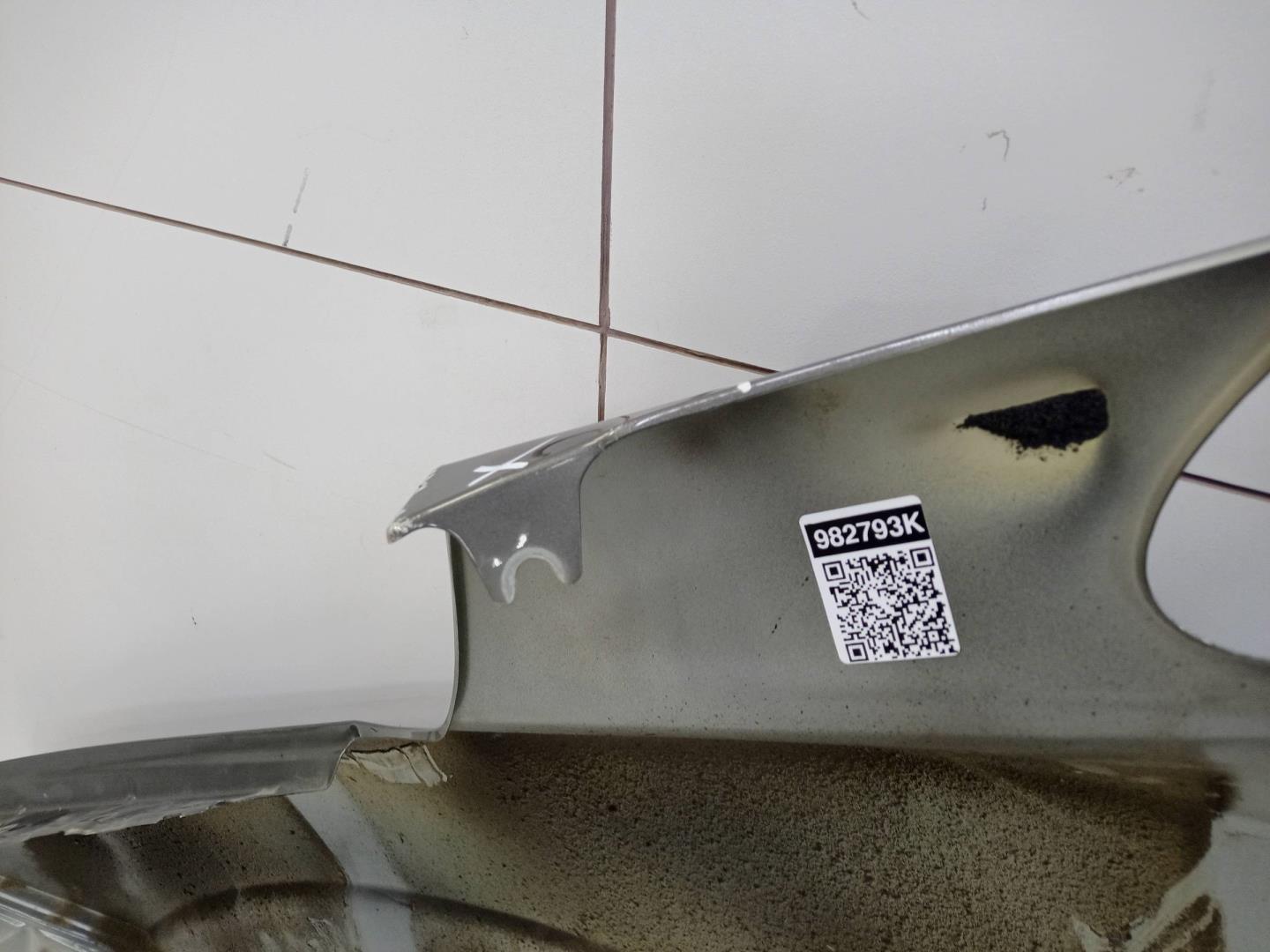 Крыло переднее правое