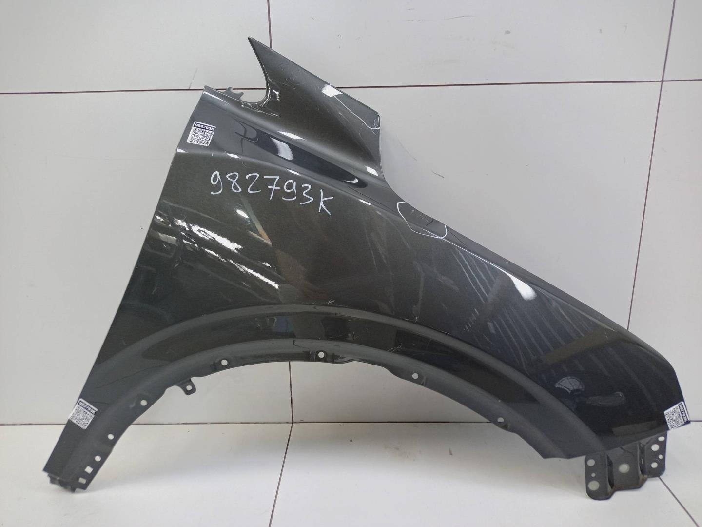 Крыло переднее правое