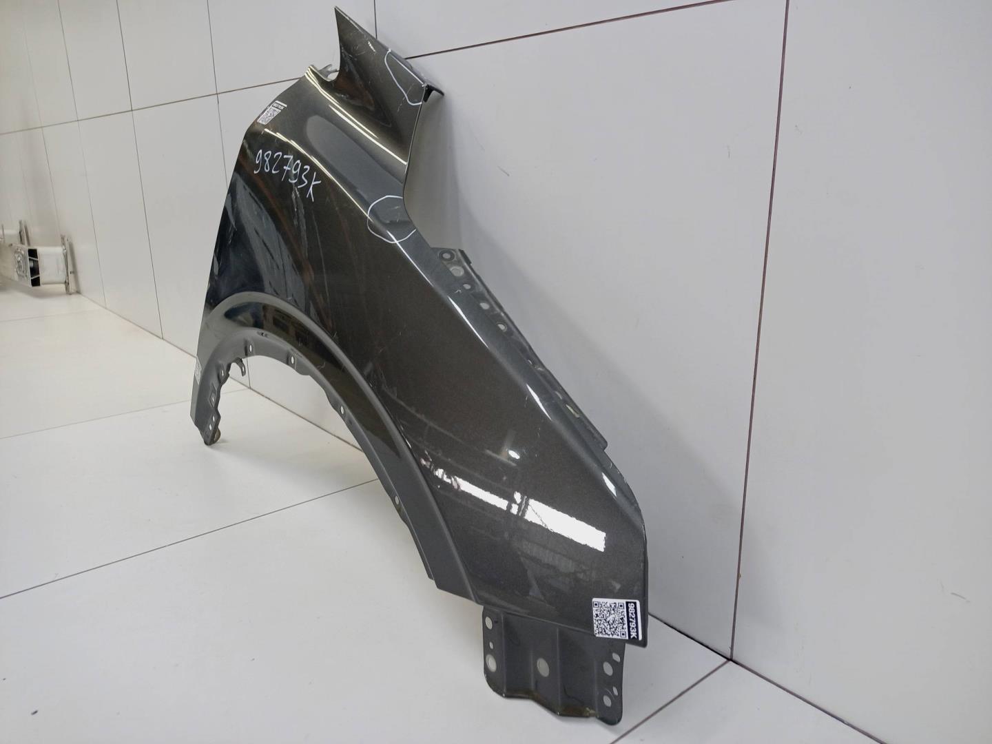 Крыло переднее правое