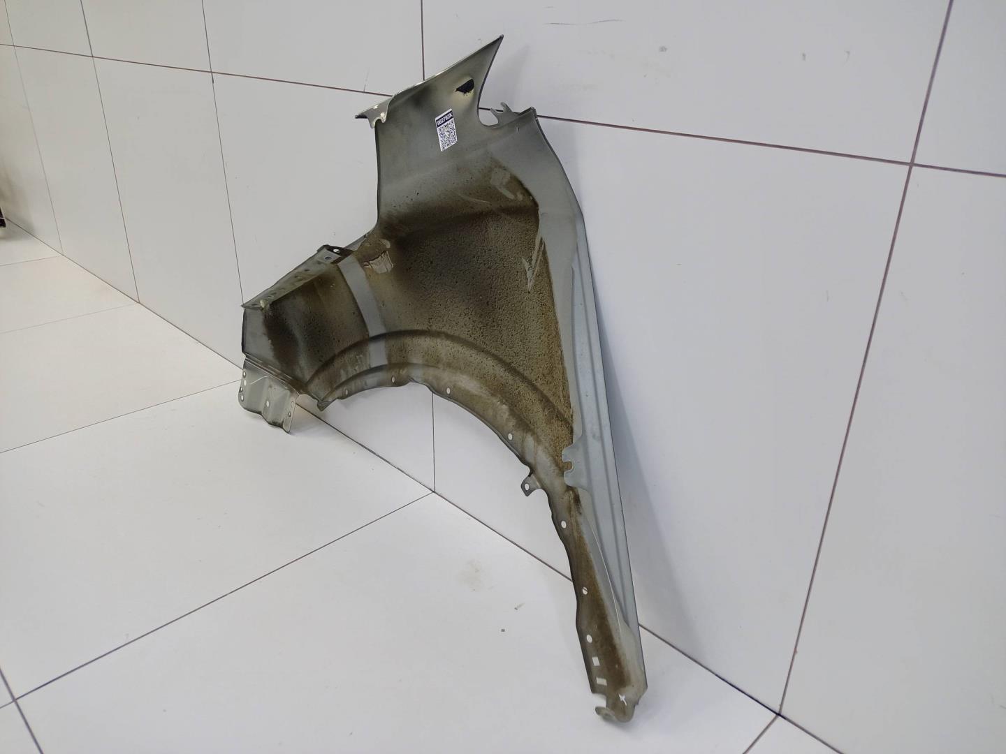 Крыло переднее правое