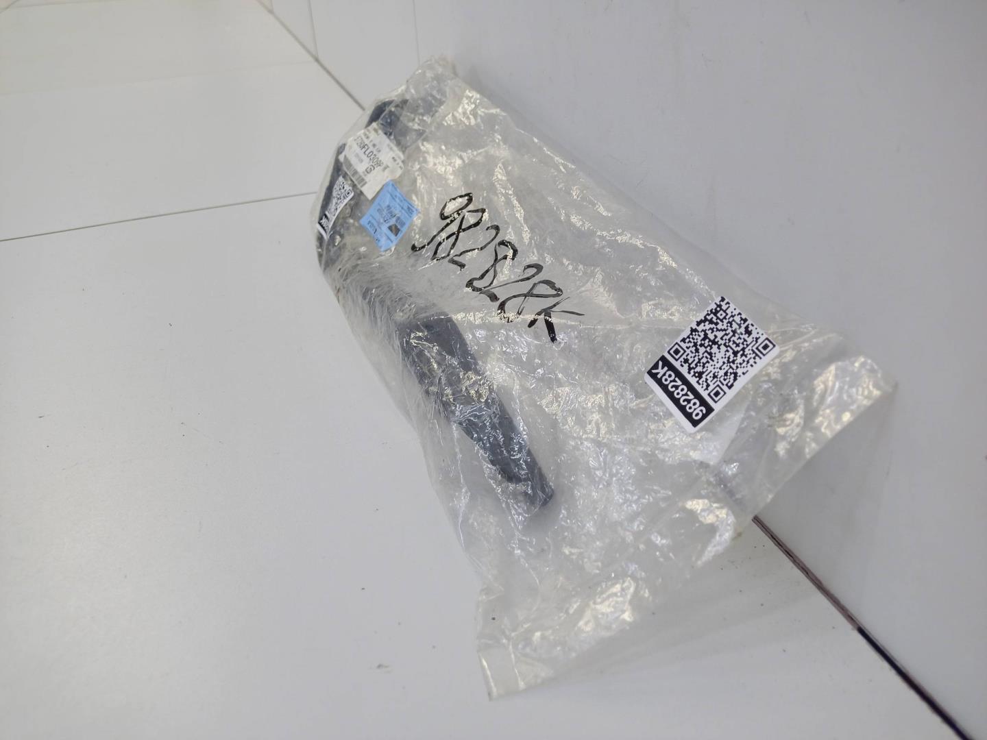 Петля капота левая