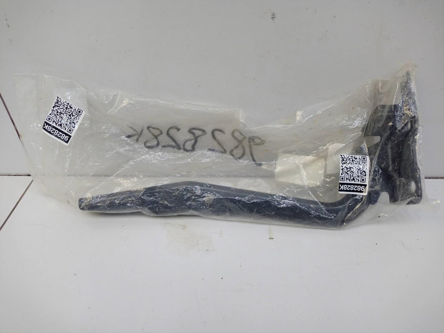 Петля капота левая