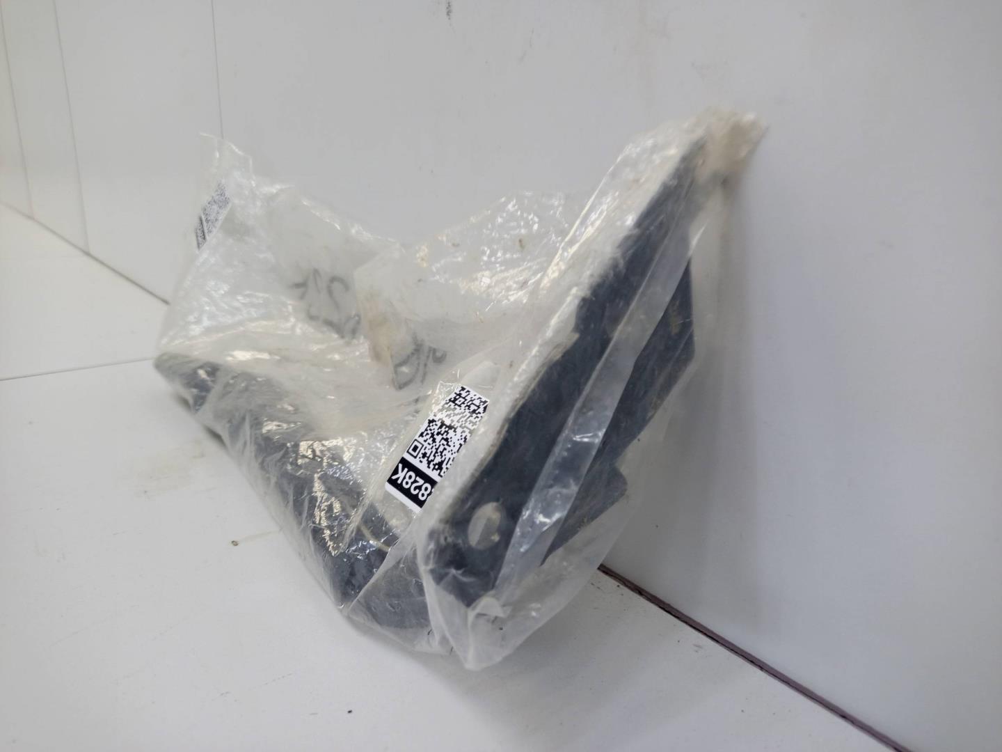 Петля капота левая