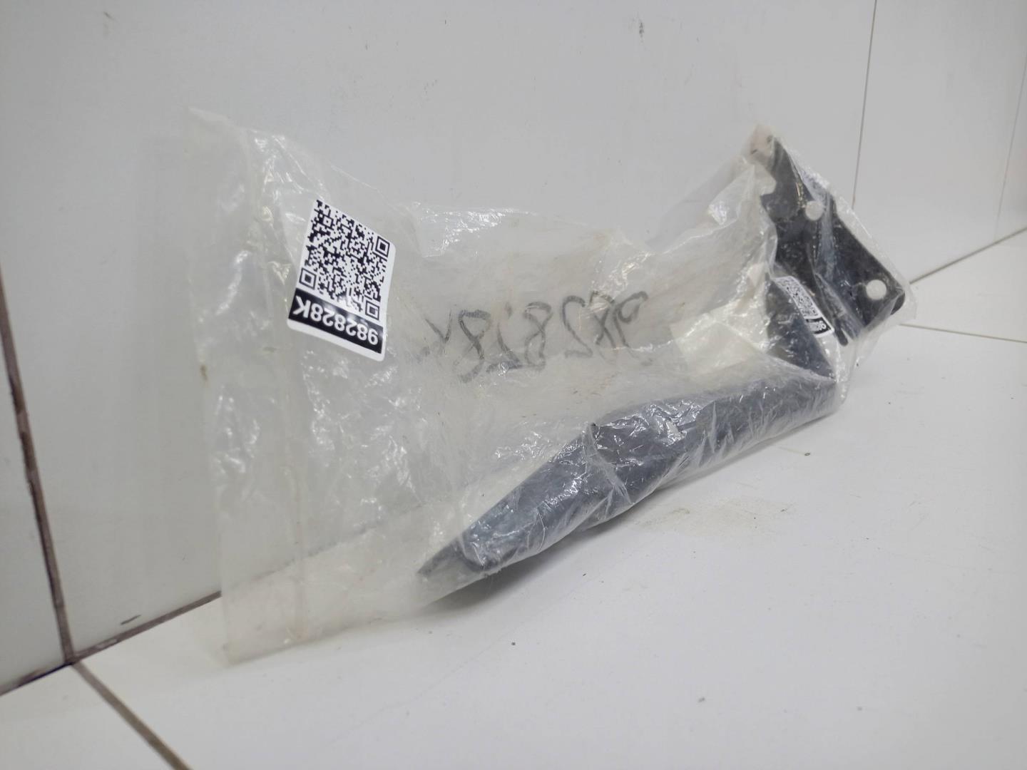 Петля капота левая