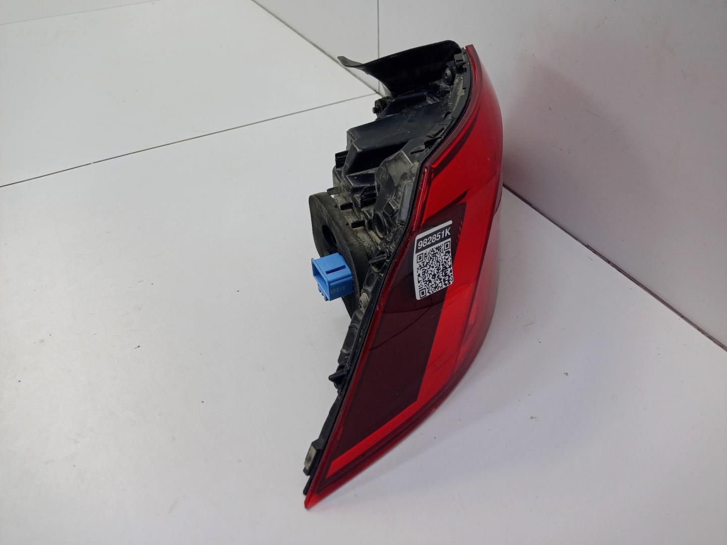 Фонарь задний наружный левый