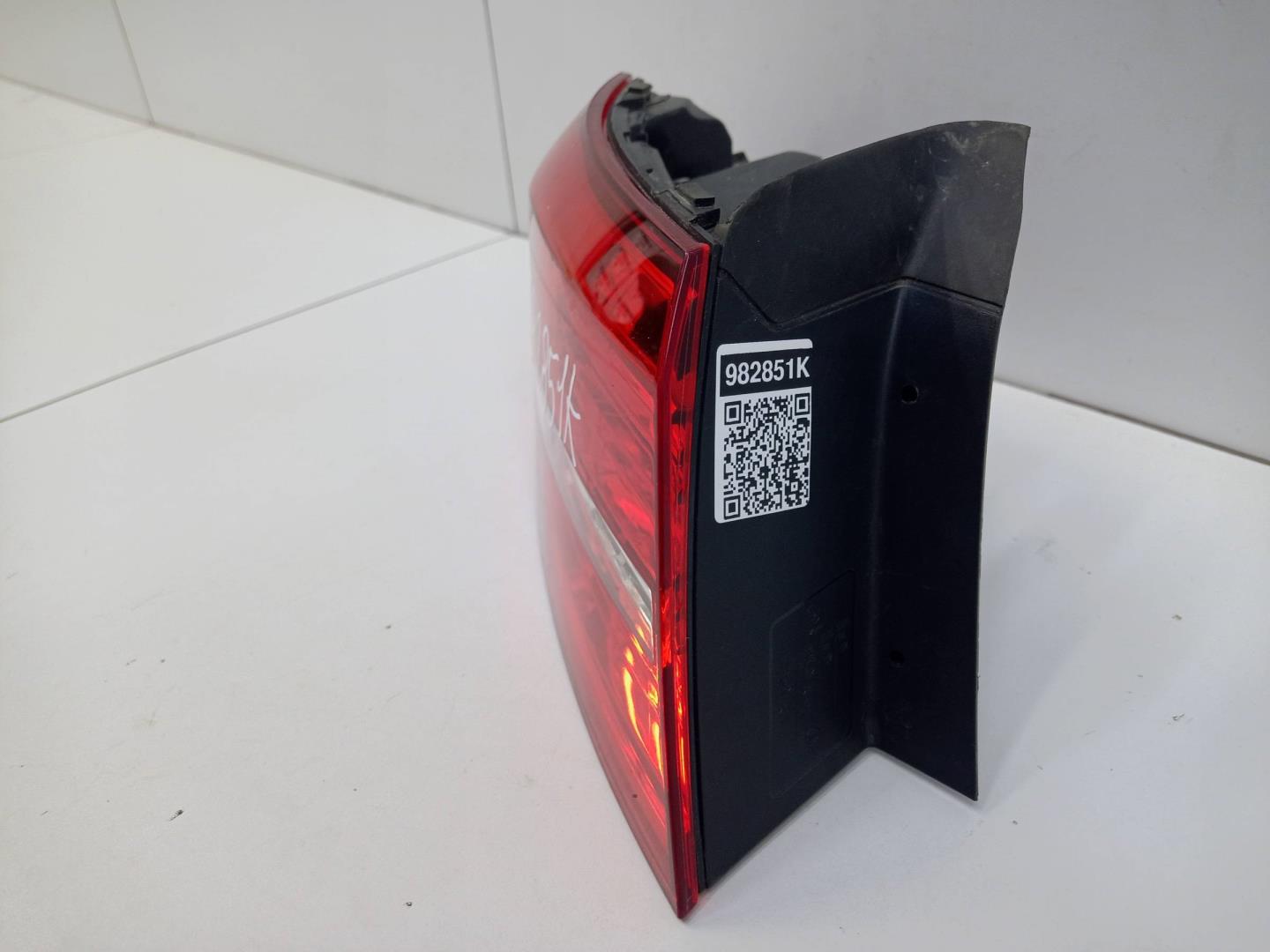 Фонарь задний наружный левый