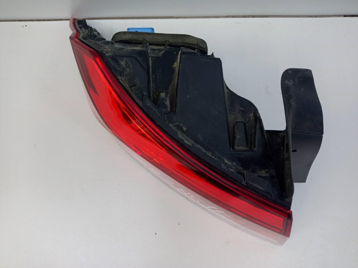 Фонарь задний наружный левый