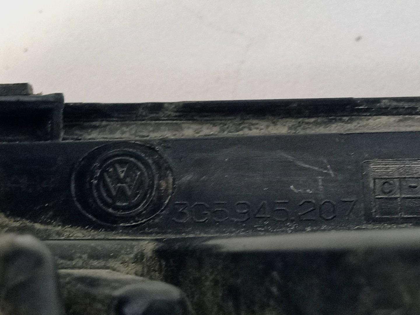 Фонарь задний наружный левый