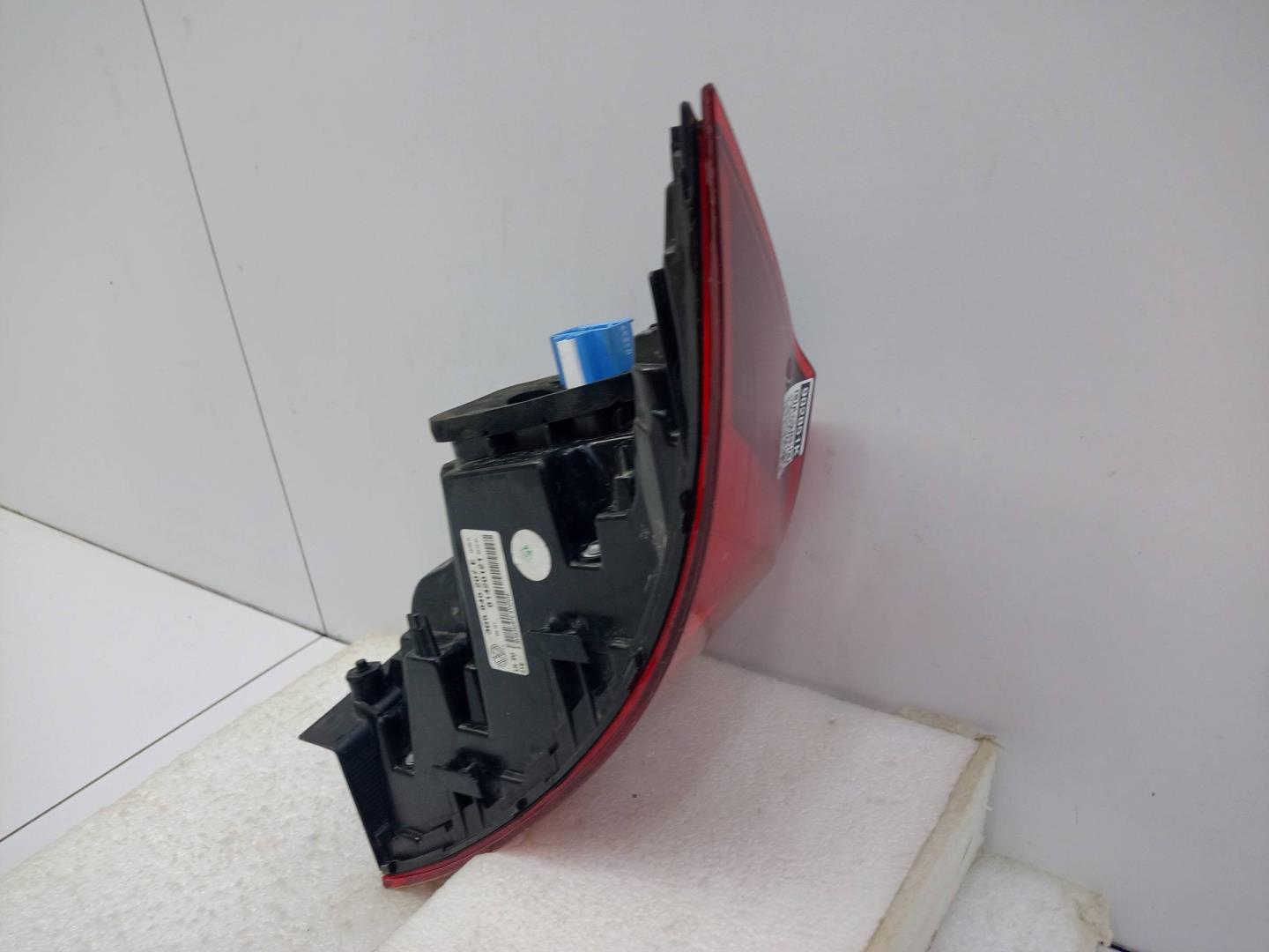 Фонарь задний наружный левый