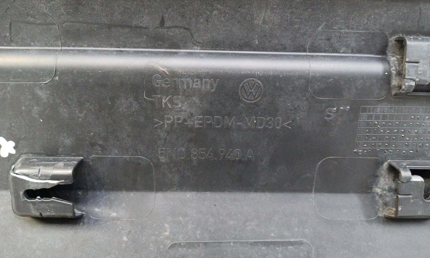 Накладка двери передней правой