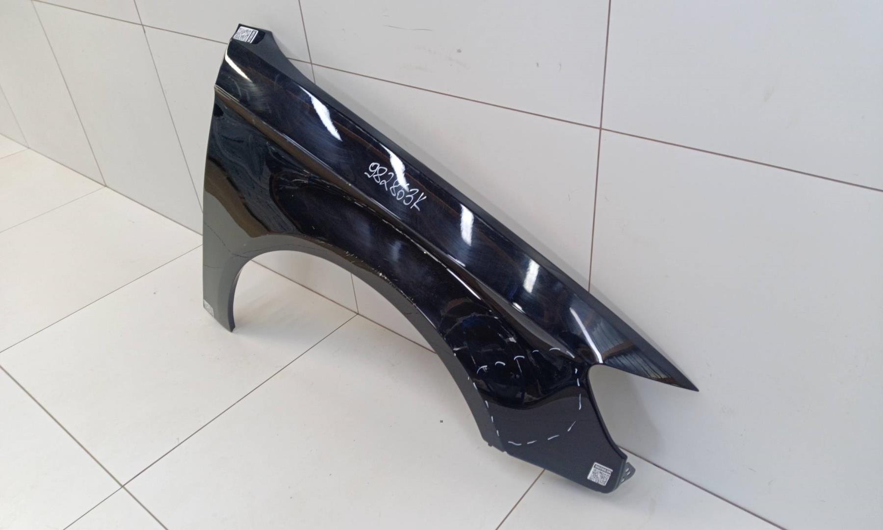 Крыло переднее правое