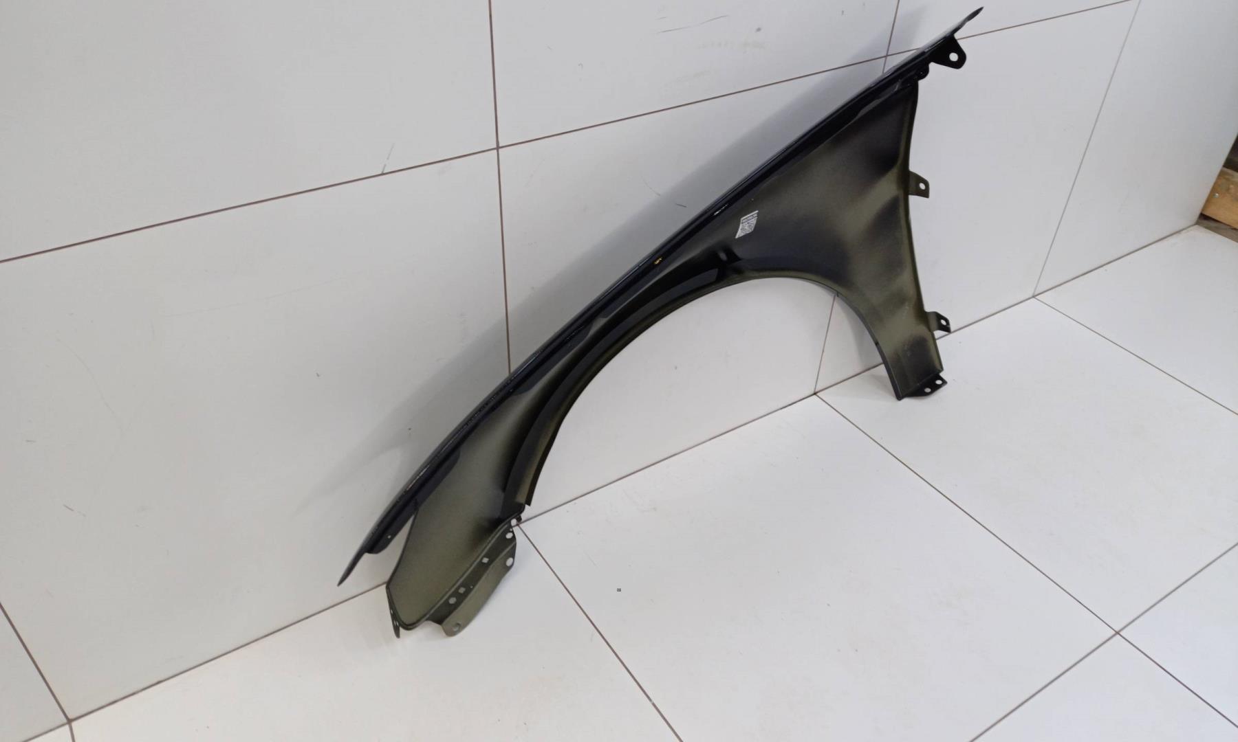 Крыло переднее правое