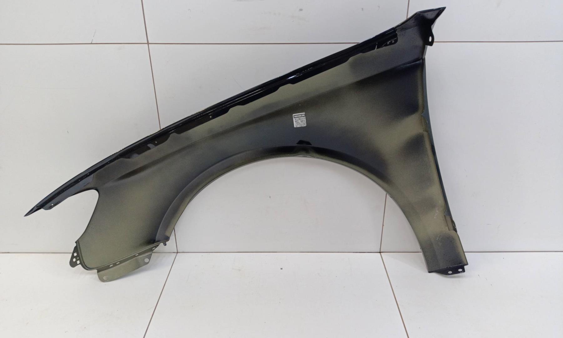 Крыло переднее правое