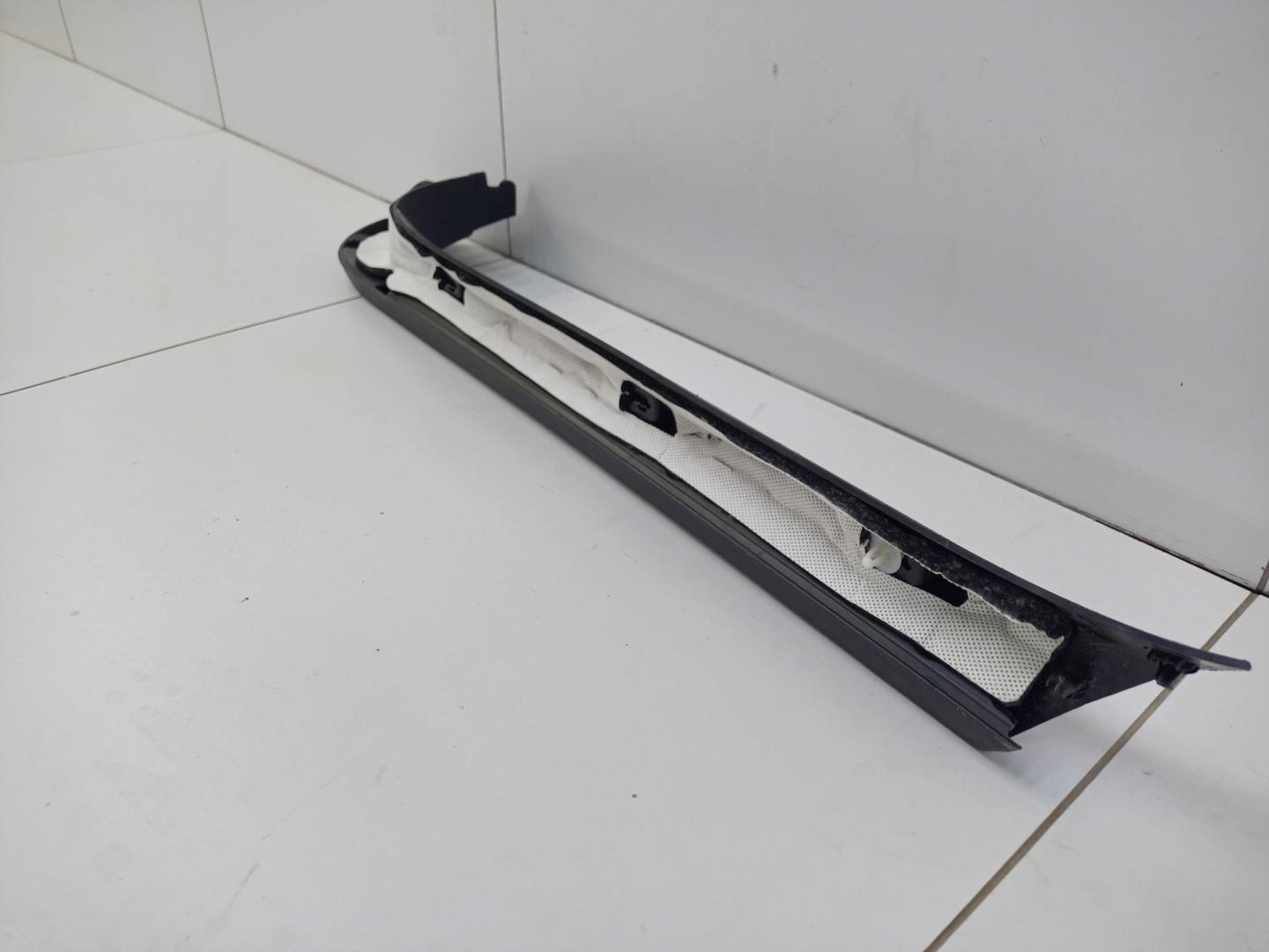 Обшивка крышки багажника