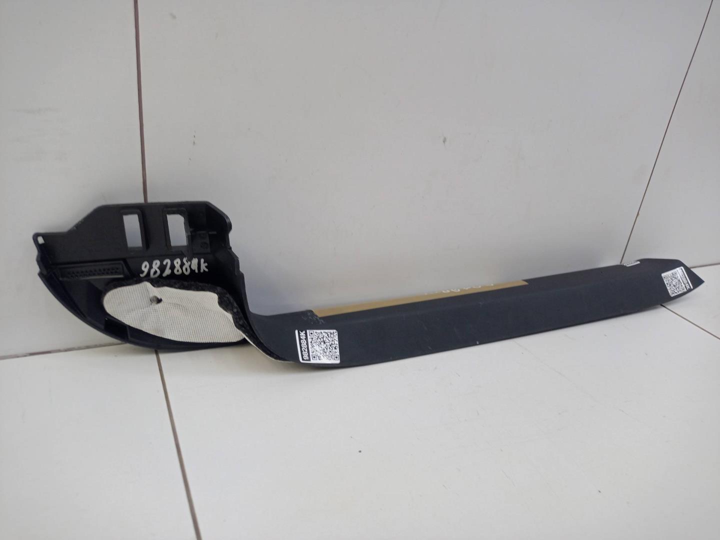 Обшивка крышки багажника