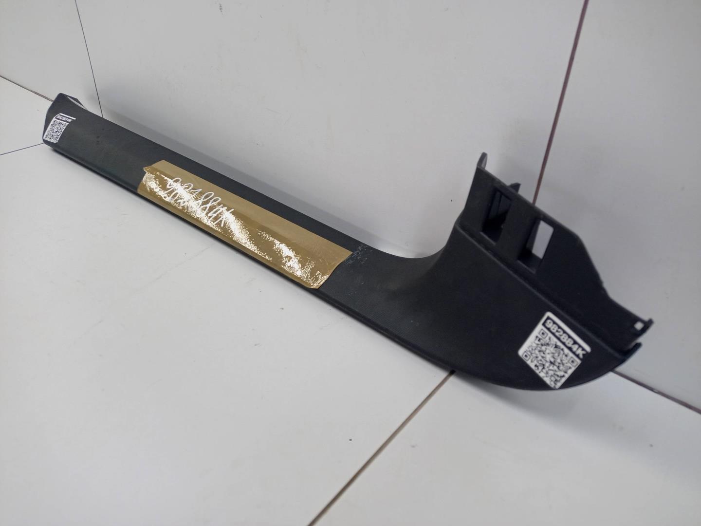 Обшивка крышки багажника