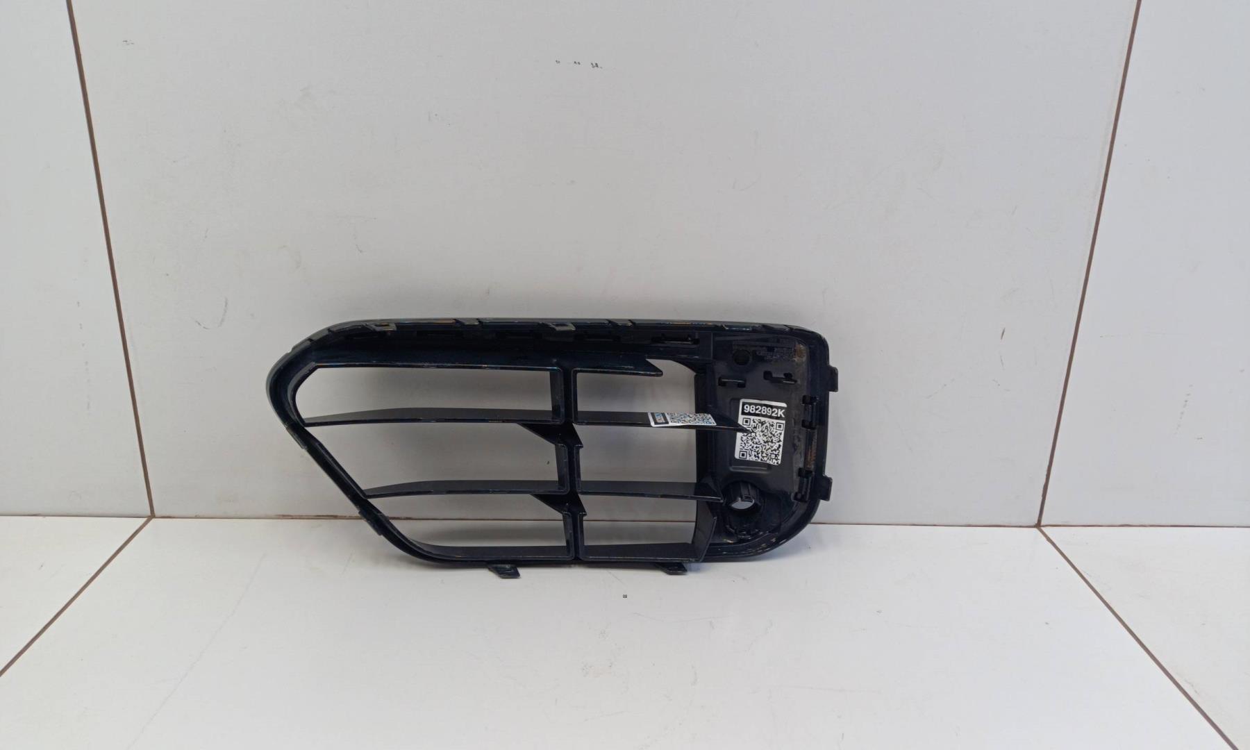 Решетка в бампер правая