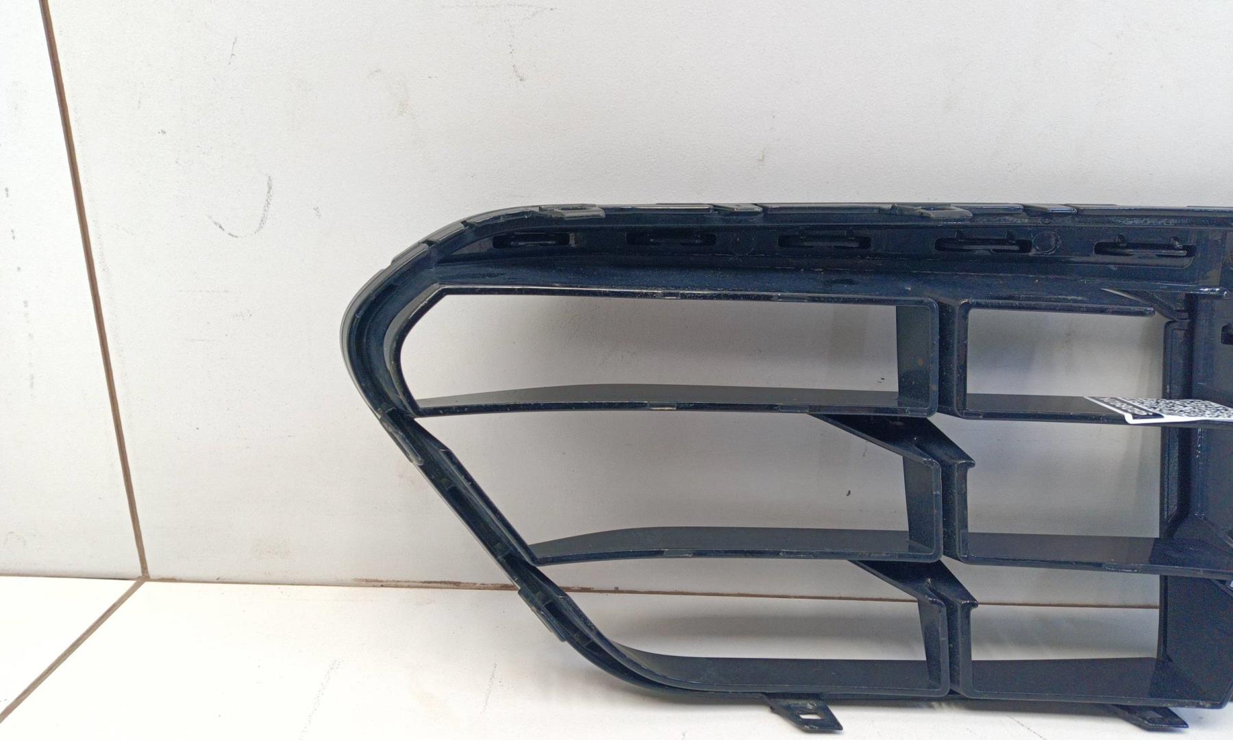 Решетка в бампер правая