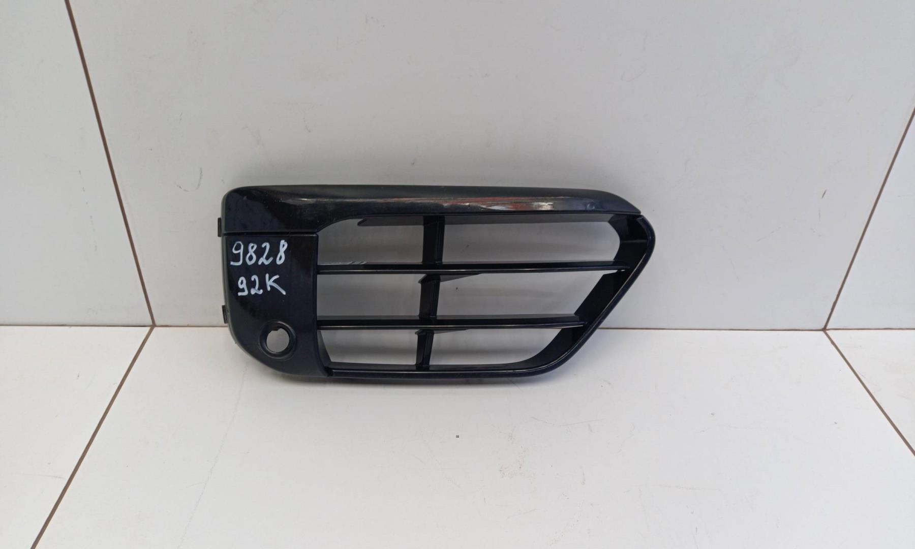 Решетка в бампер правая