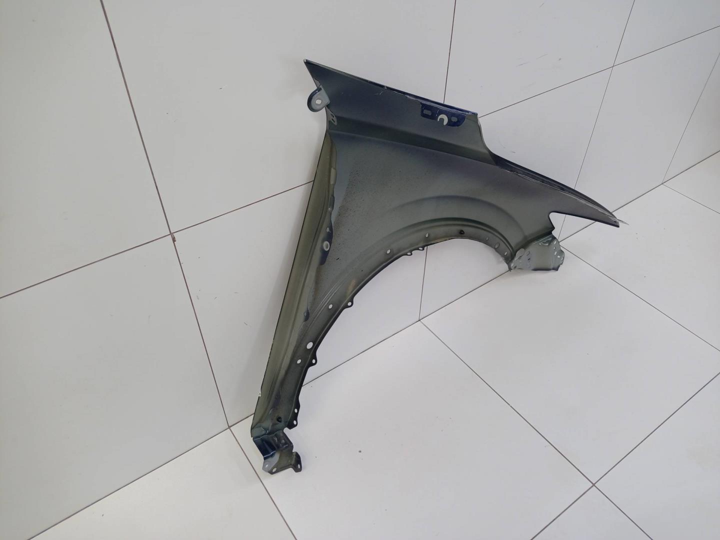 Крыло переднее левое