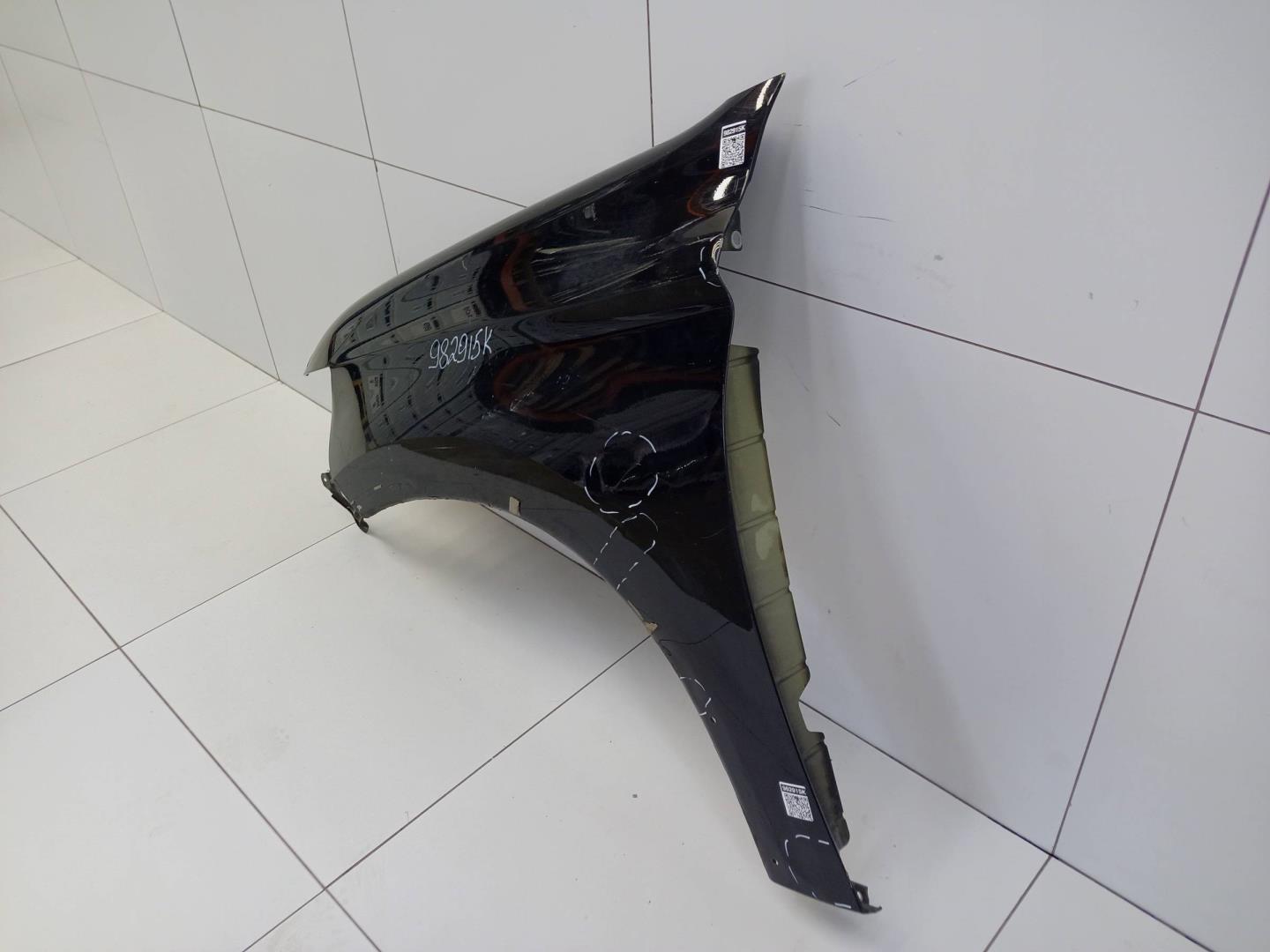 Крыло переднее левое