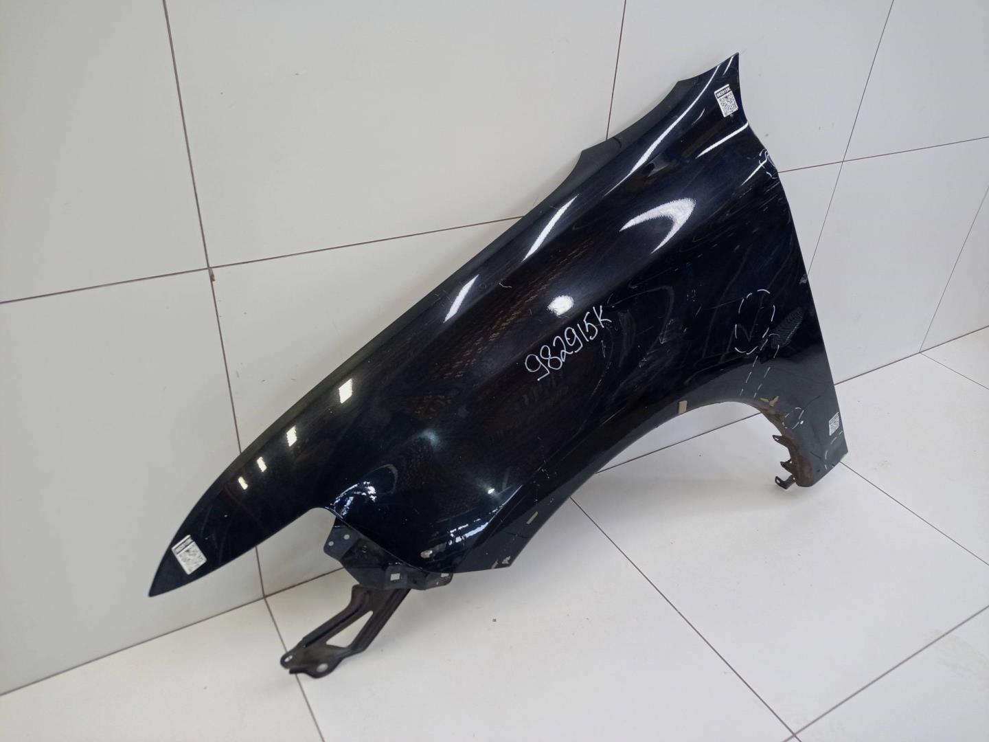 Крыло переднее левое