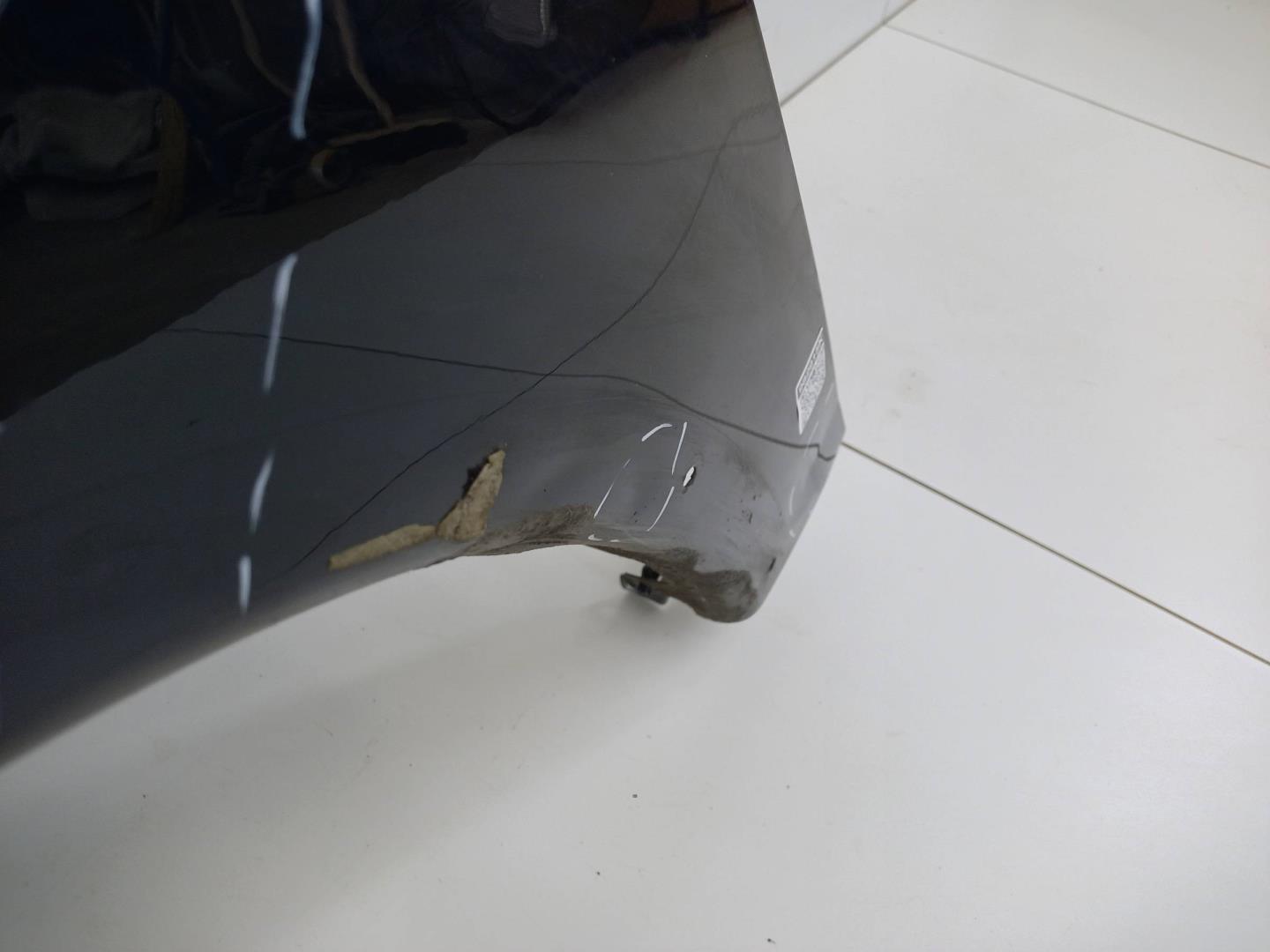 Крыло переднее левое