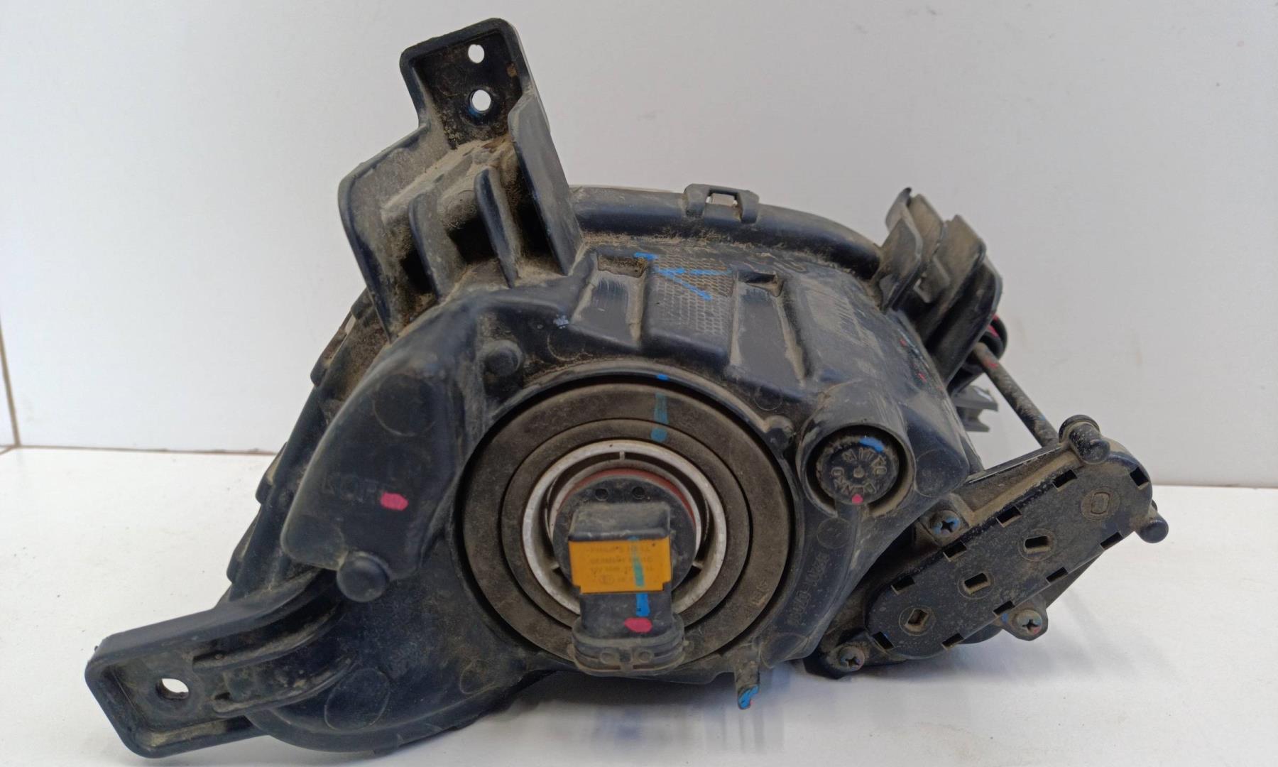 Фара противотуманная левая