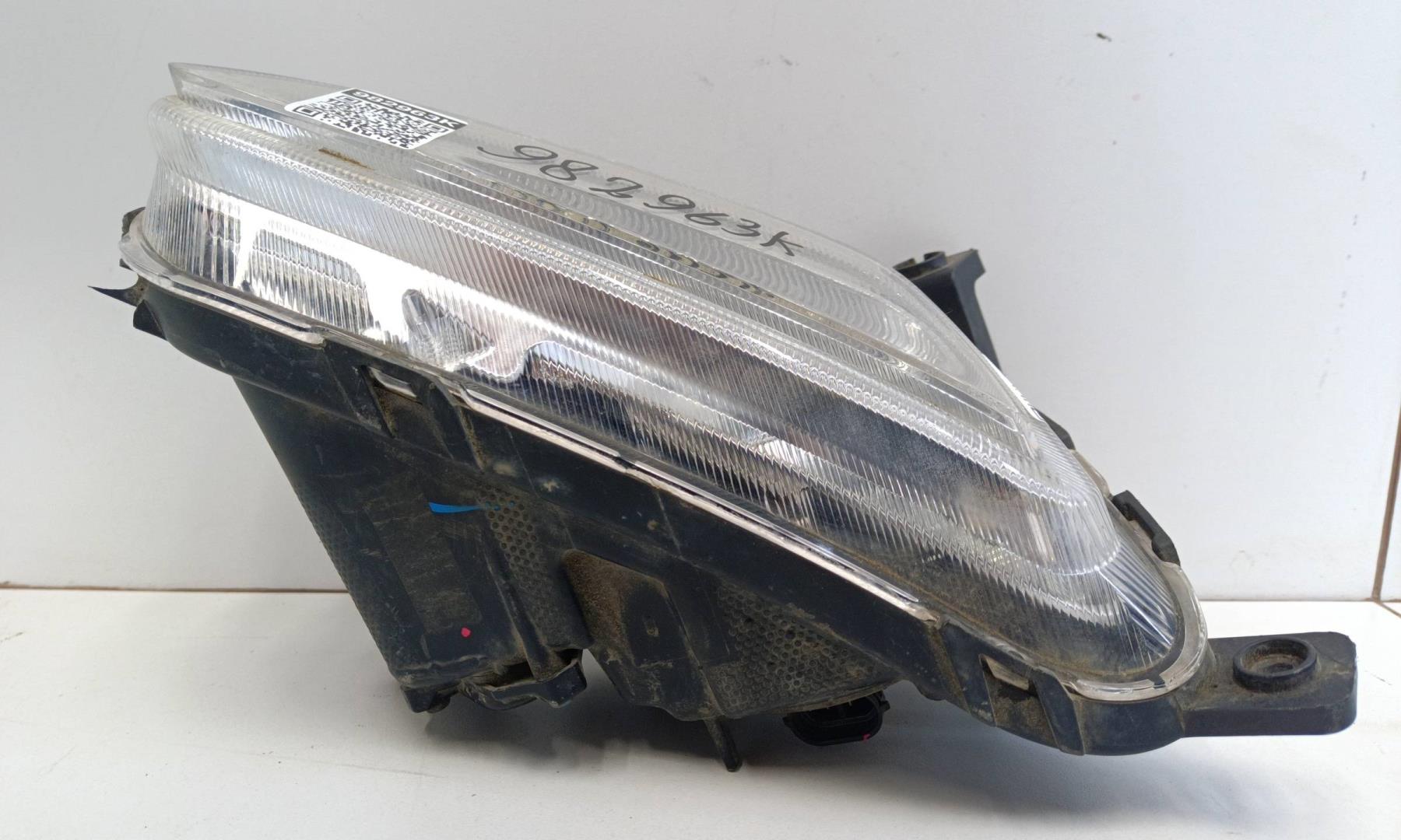 Фара противотуманная левая