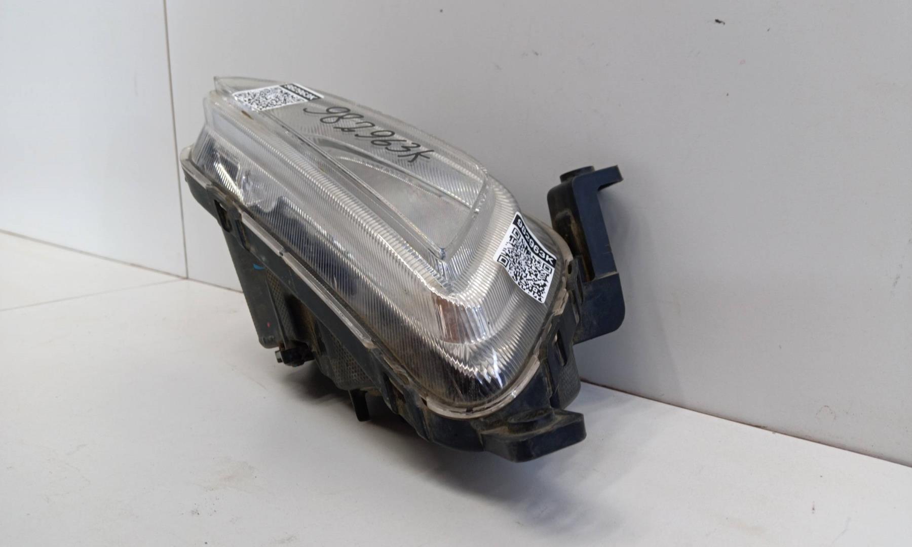 Фара противотуманная левая