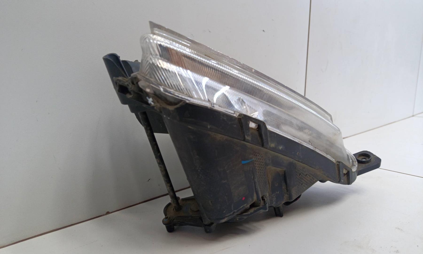 Фара противотуманная левая