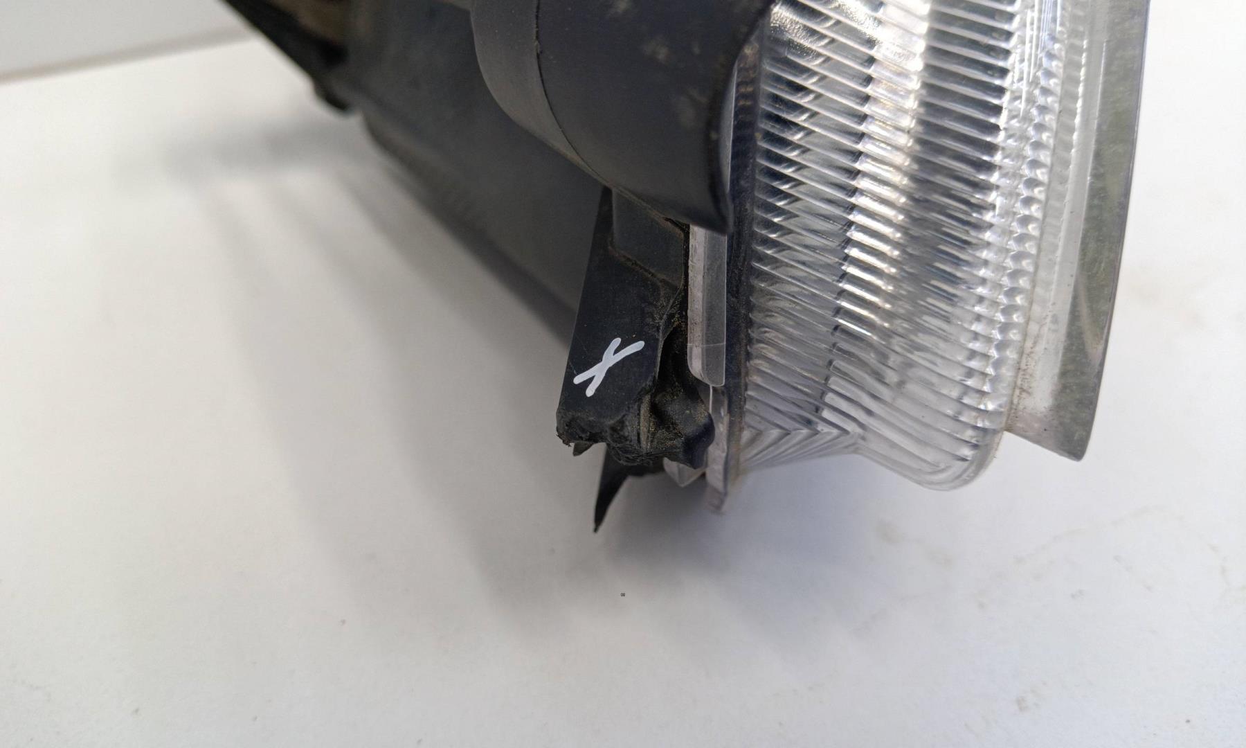 Фара противотуманная левая