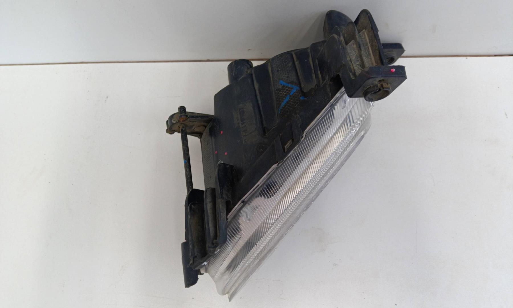 Фара противотуманная левая