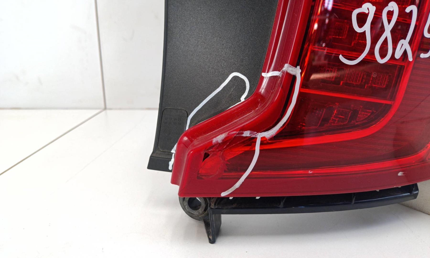 Фонарь задний правый