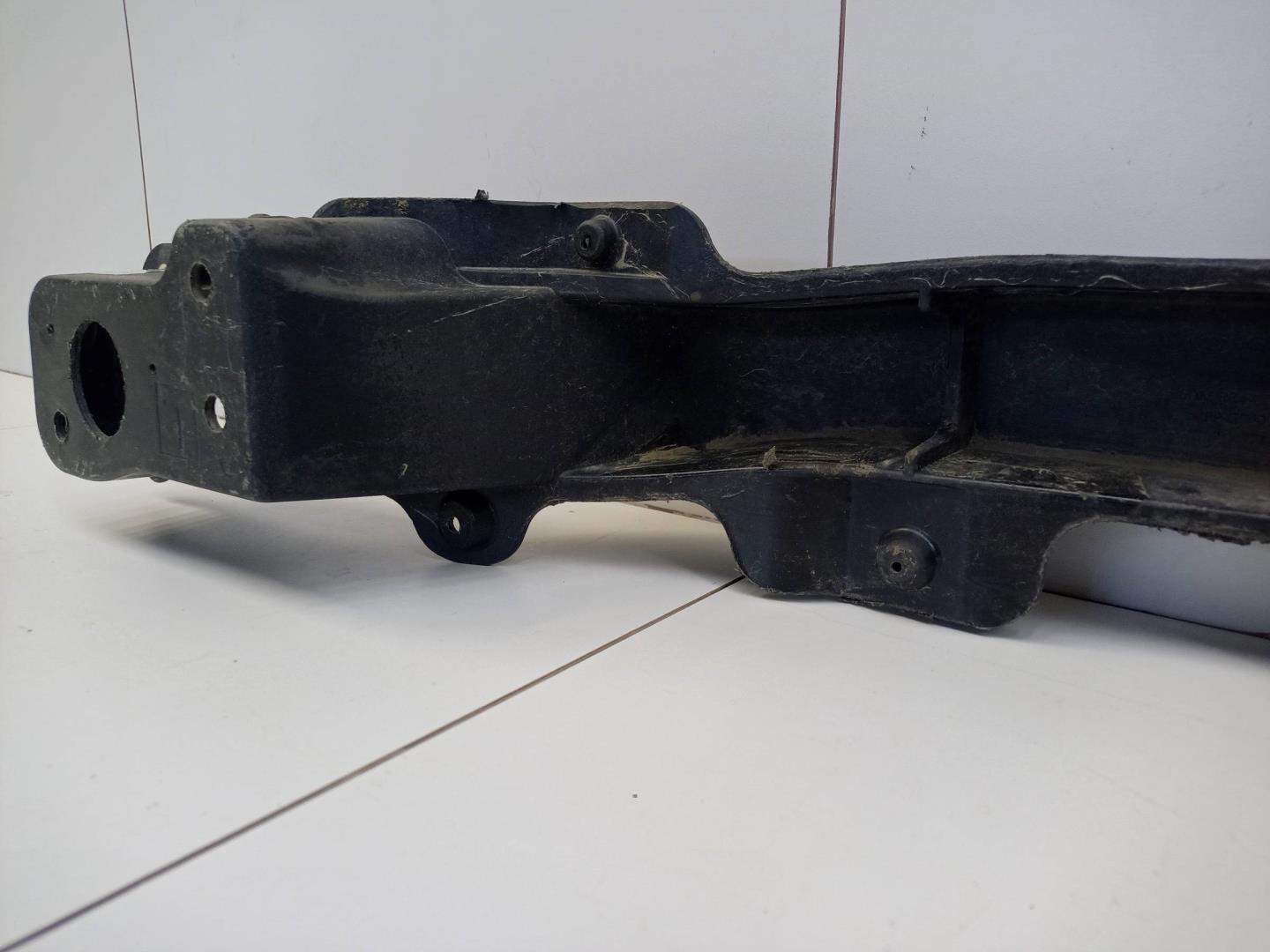 Усилитель заднего бампера