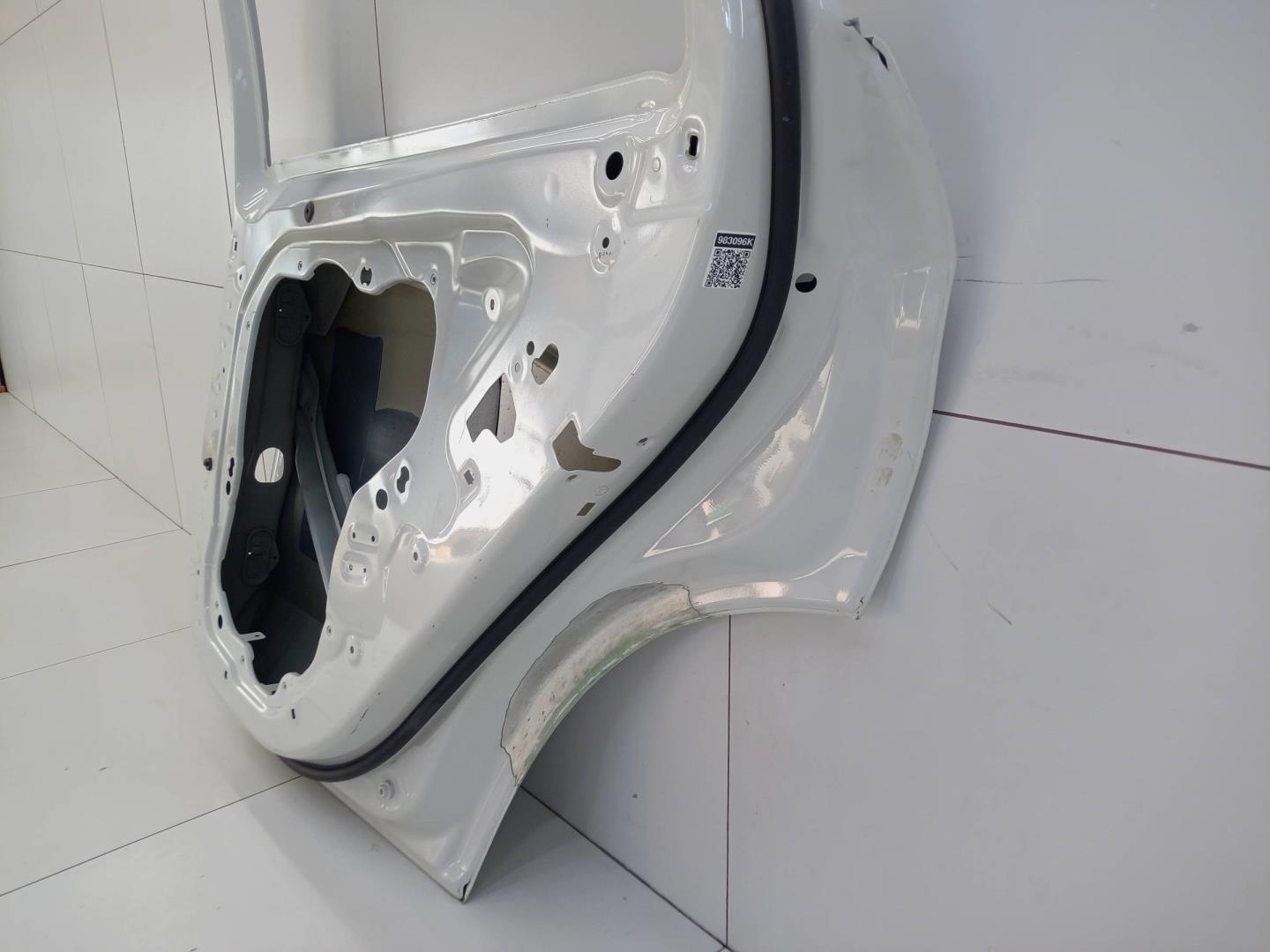 Дверь задняя правая