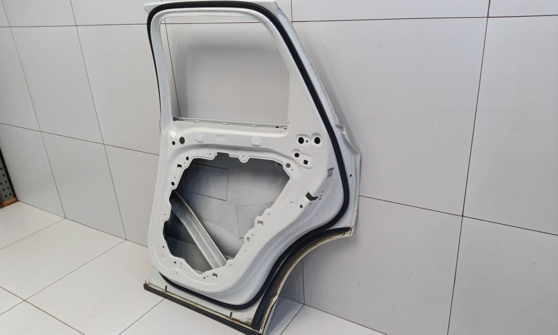 Дверь задняя правая