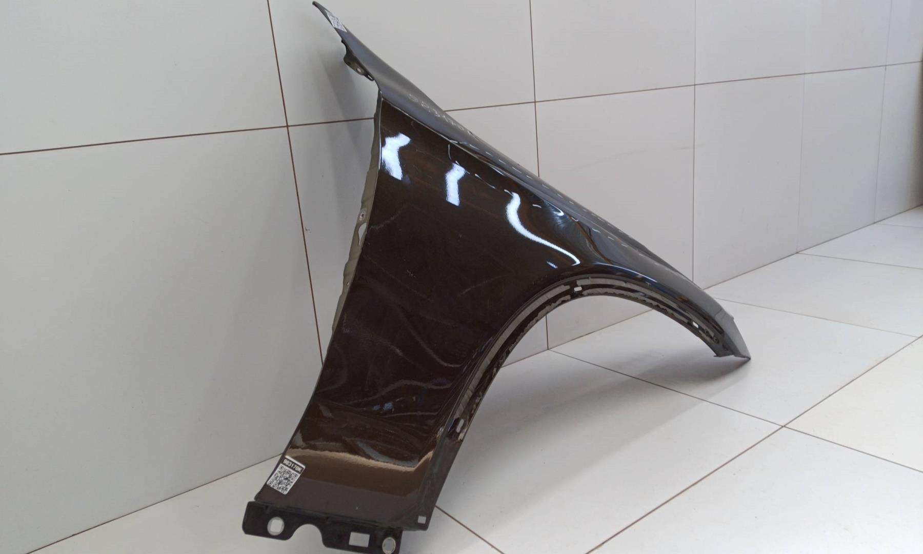 Крыло переднее правое