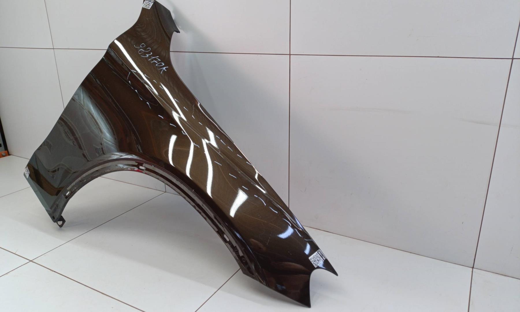 Крыло переднее правое