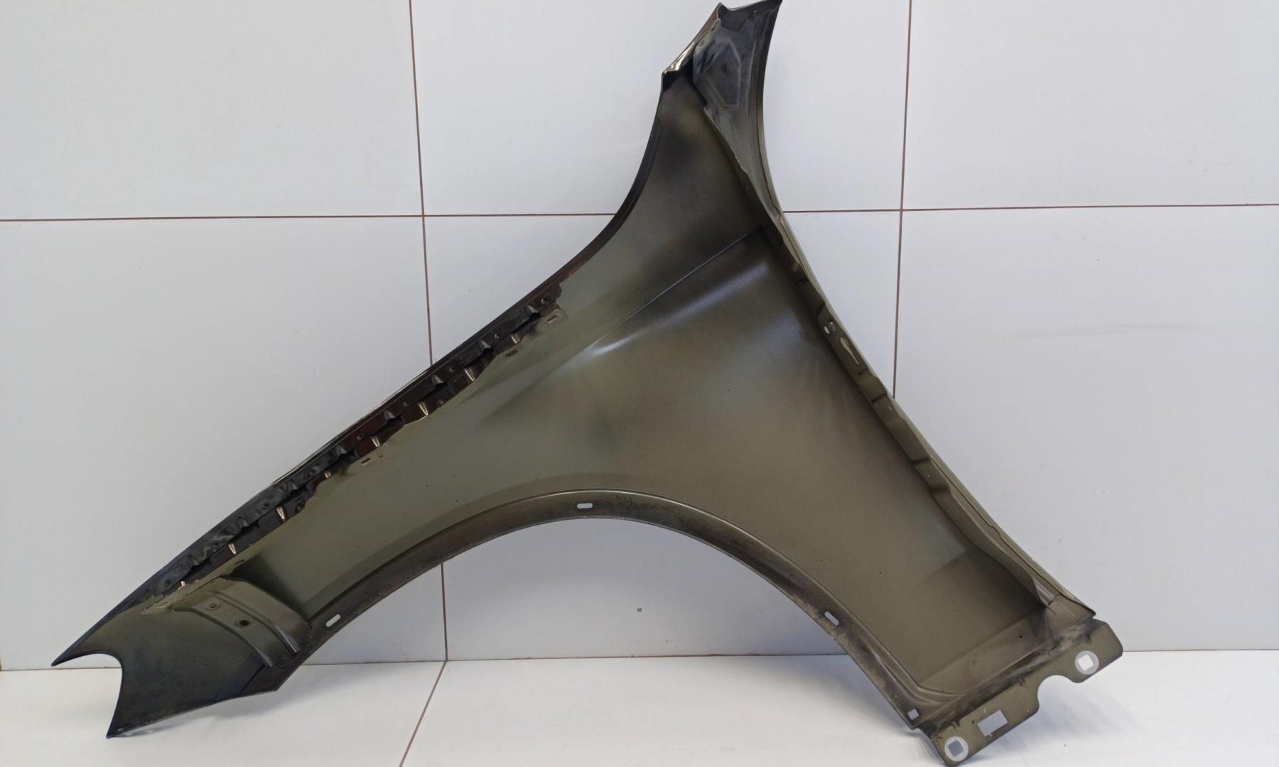 Крыло переднее правое