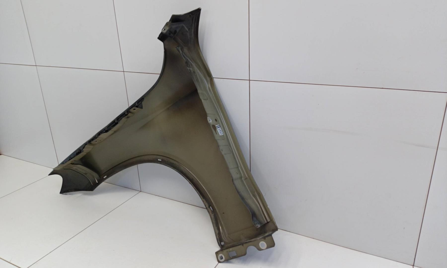 Крыло переднее правое