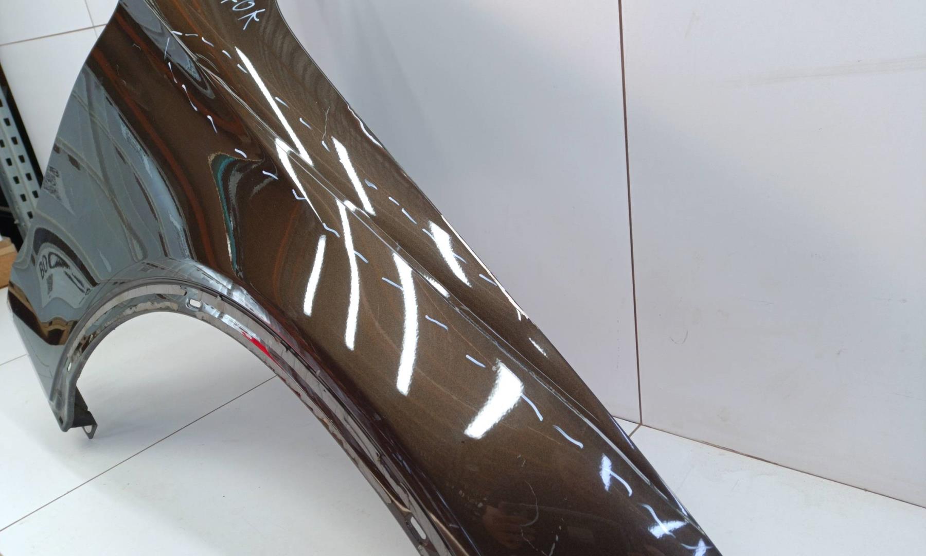 Крыло переднее правое