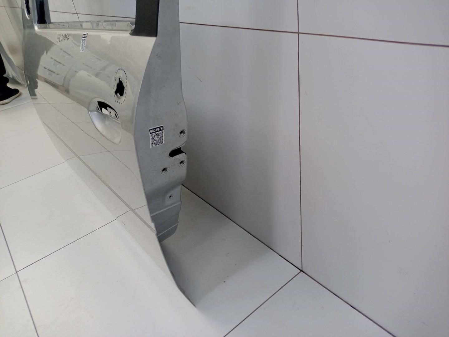 Дверь передняя левая