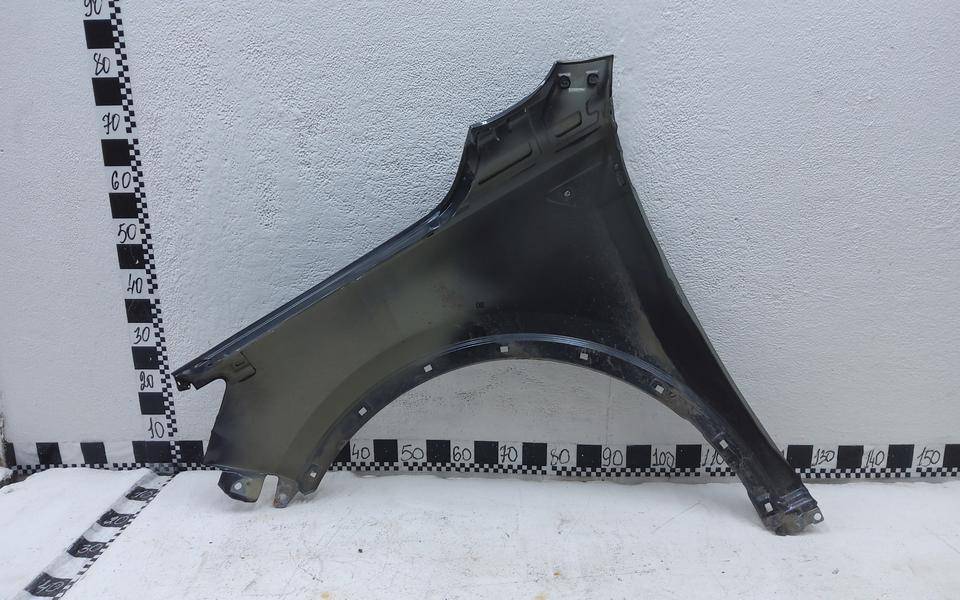 Крыло переднее правое